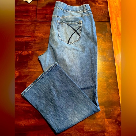 Lane Bryant Bootcut Jean-size 22 - Picture 3 of 6